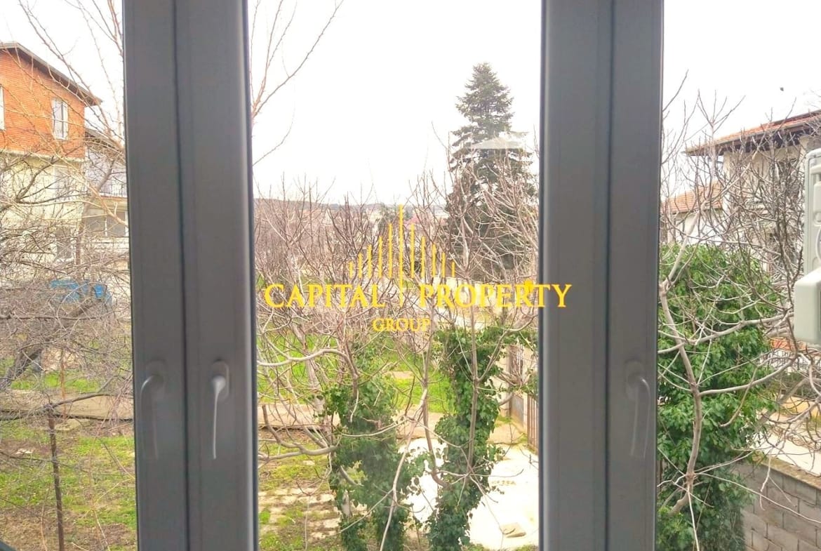 Тристаен апартамент, в малка сграда с ПМ, Траката, Варна - 0