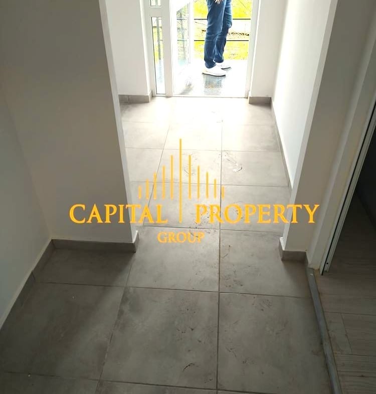 Тристаен апартамент, в малка сграда с ПМ, Траката, Варна - 0