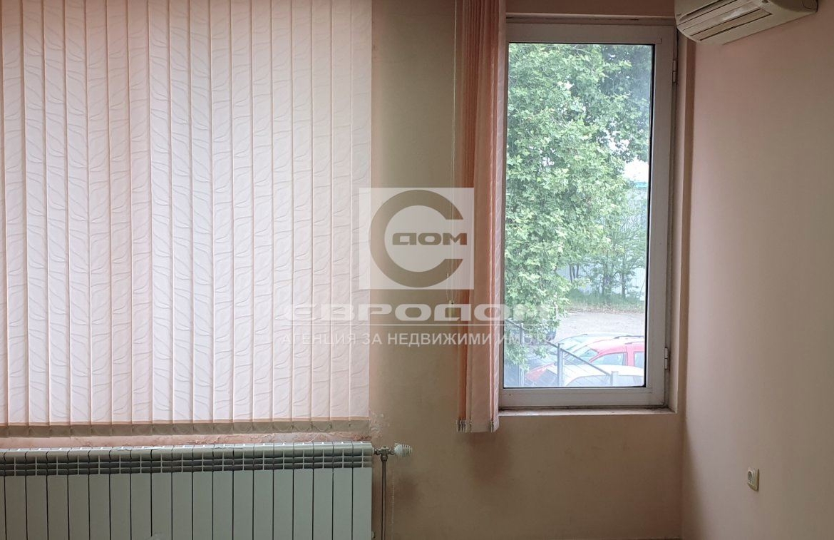 Складово - производствена база с офиси - 0
