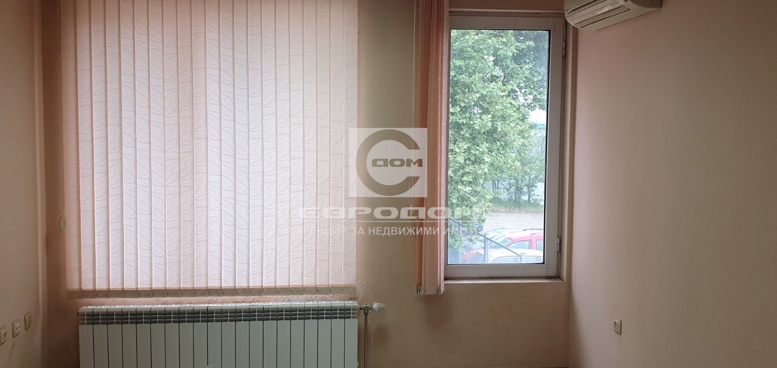 Складово - производствена база с офиси - 0