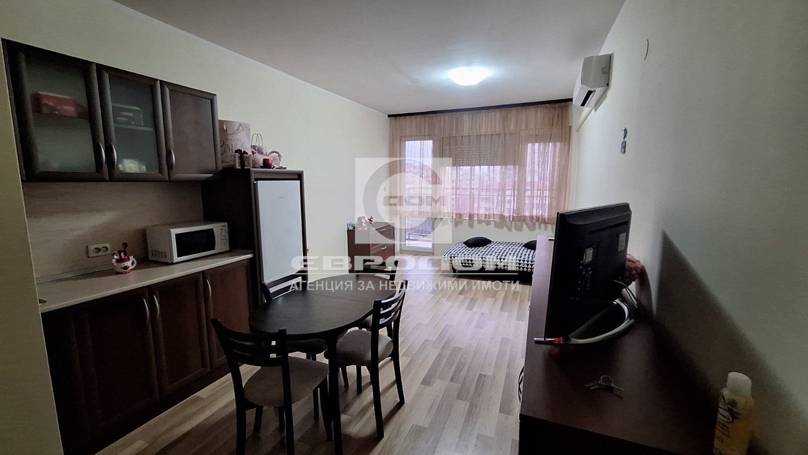 Продавам обзаведен 1- стаен апартамент в кв. Железник - 0