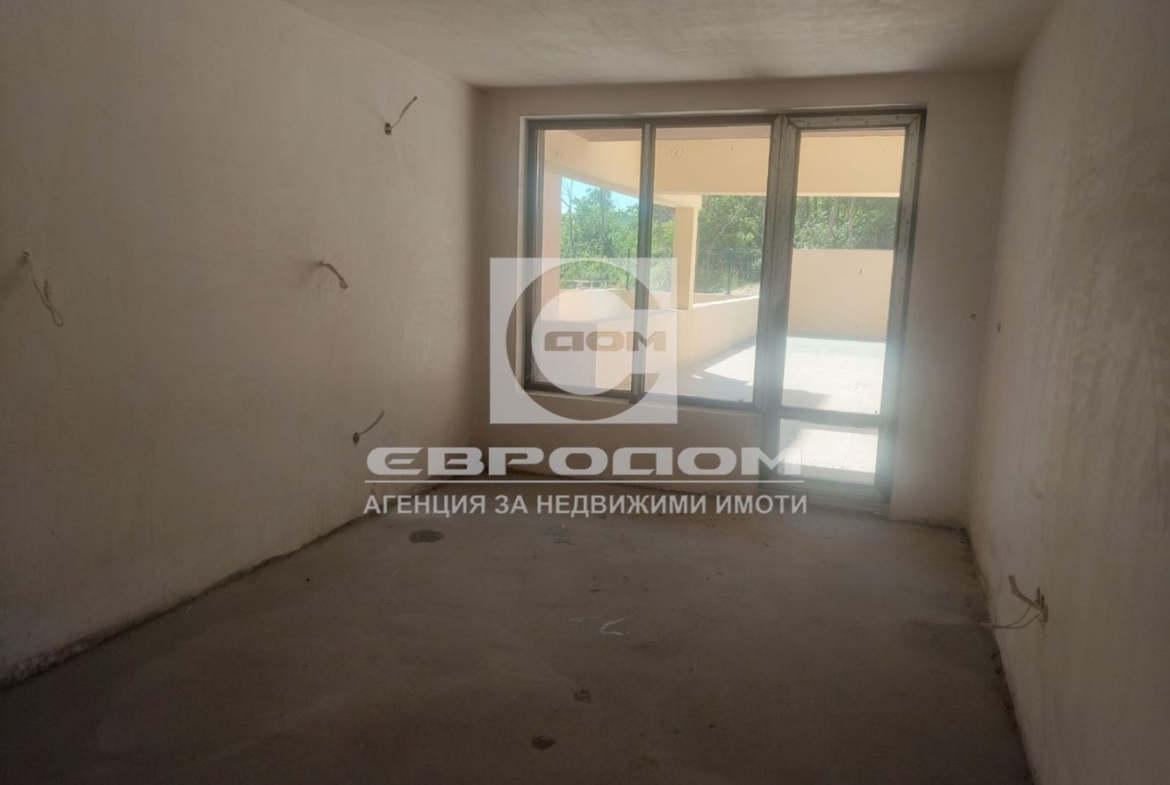 Просторен Апартамент с две спални и огромна тераса с перлога - 0