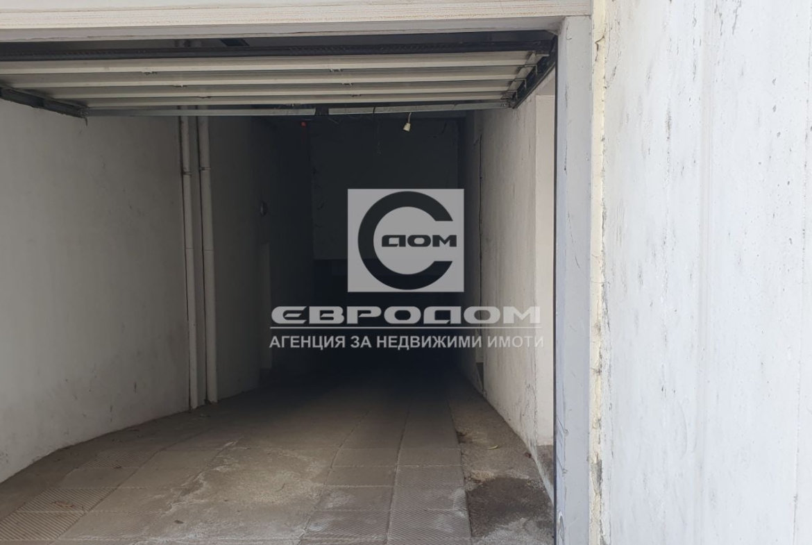 Продавам ПАРКОМЕСТА, разположени в сутерена на жилищна сграда - 0
