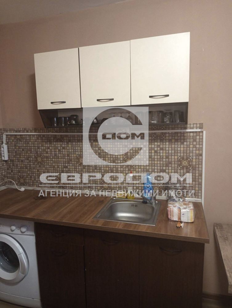 Продавам гарсониера в кв. Три Чучура - Юг - 0