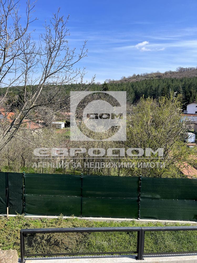 Къща с двор в село Борилово - 0