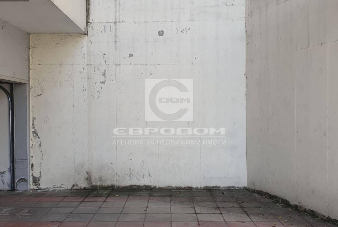 Продавам ПАРКОМЕСТА, разположени в сутерена на жилищна сграда - 0