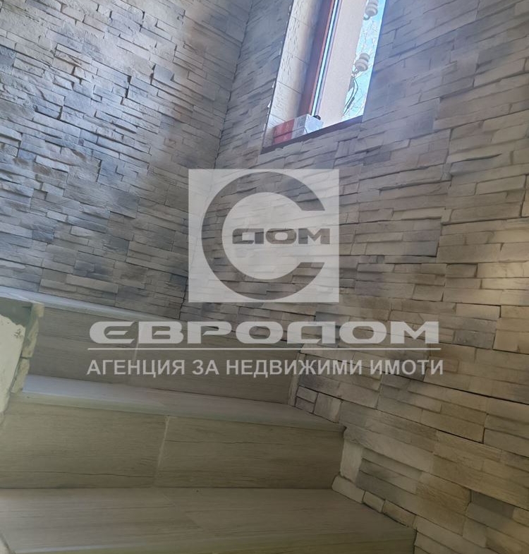 Голяма къща в село Борилово - 0