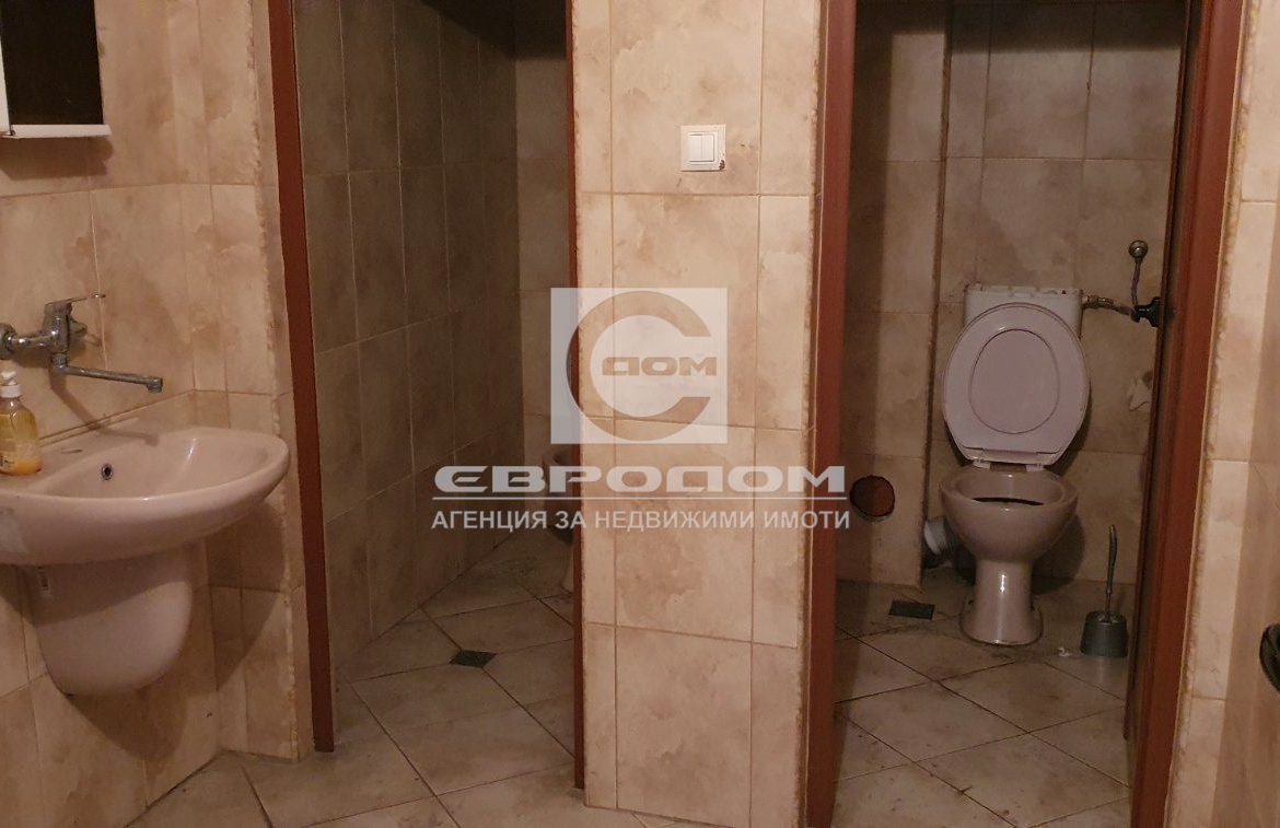 Склад с прозорци и портал за директен достъп - 0