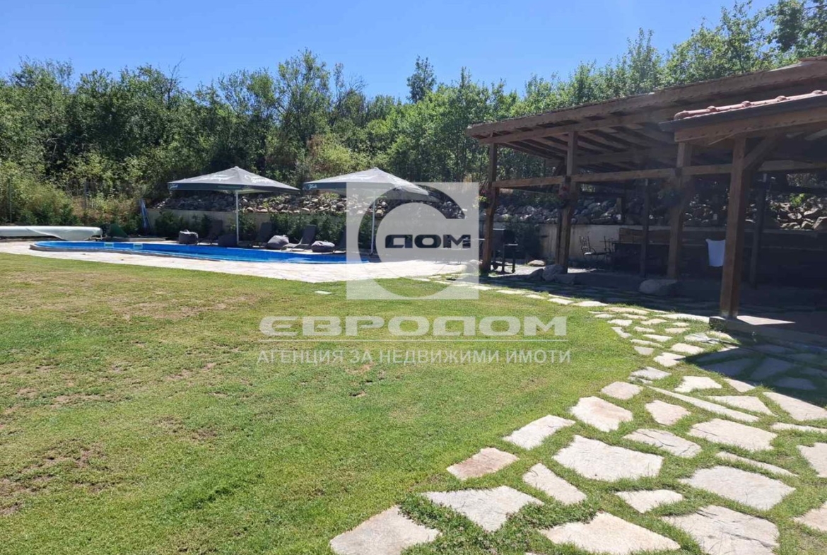 Нова къща за гости в село Елхово - 0