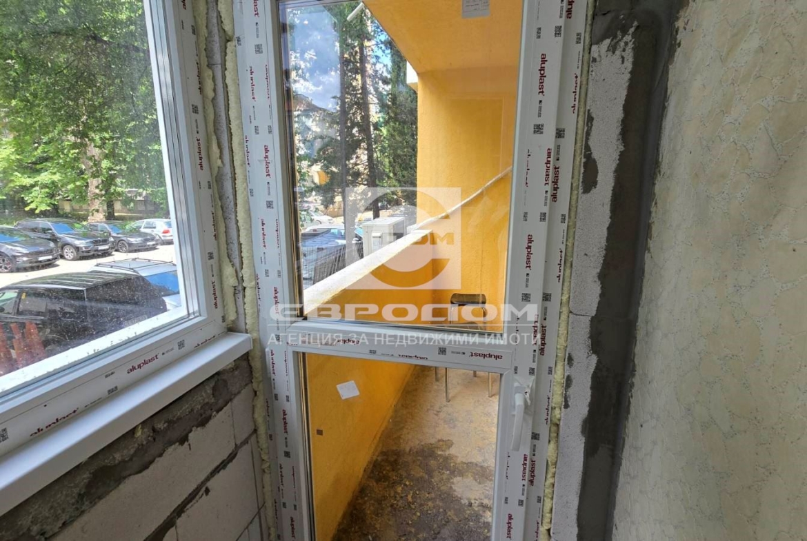 Тристаен апартамент с кухня до църквата "Св. Богородица" - 0