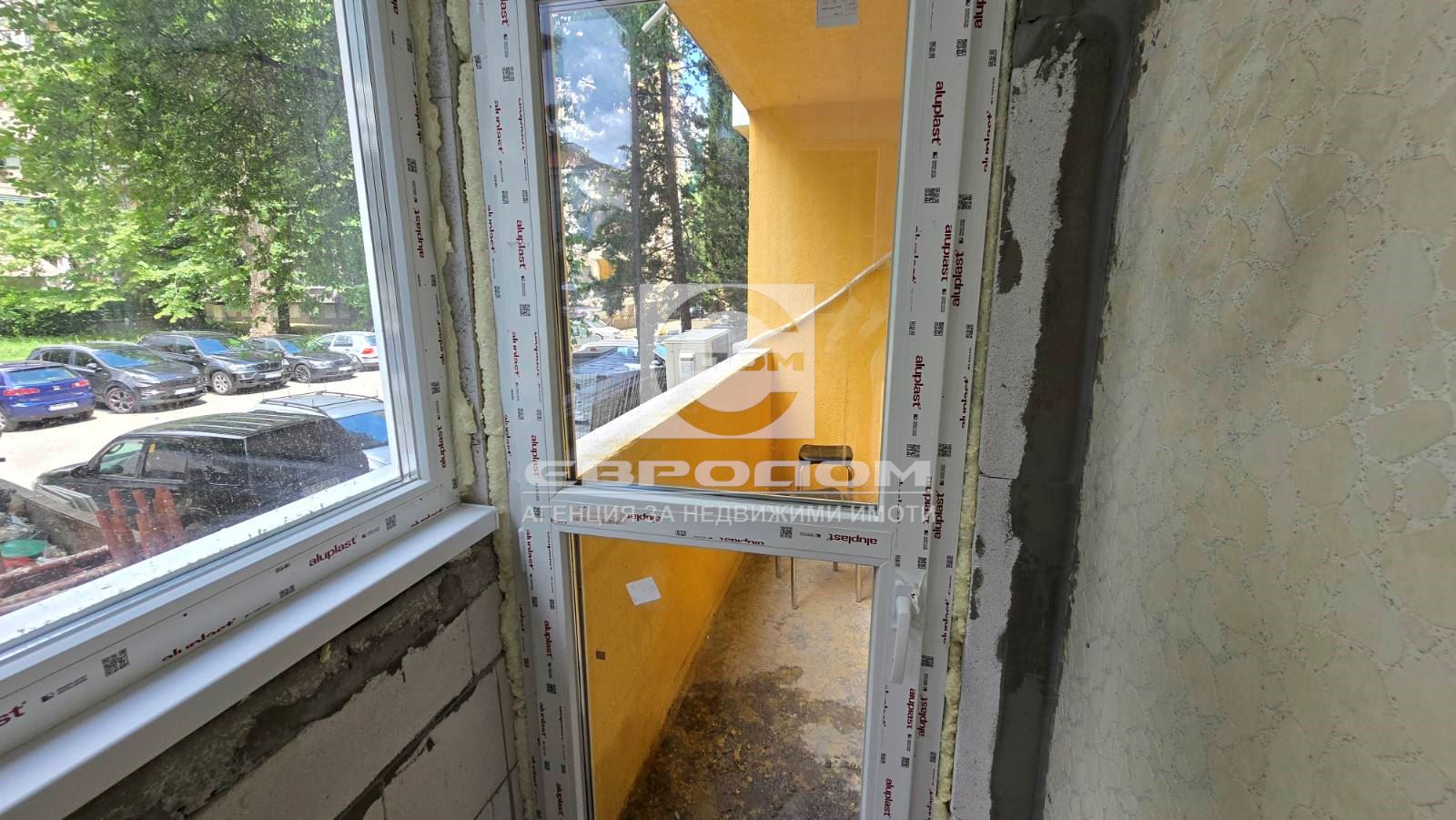 Тристаен апартамент с кухня до църквата "Св. Богородица" - 0