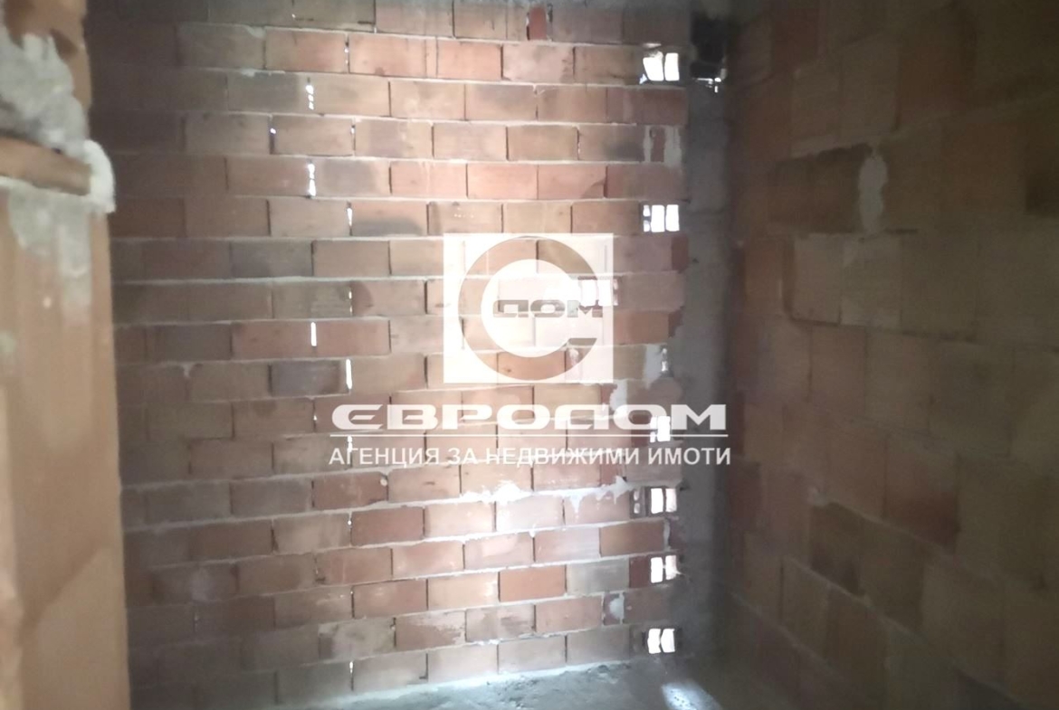 Продавам голяма къща в село Борилово - 0