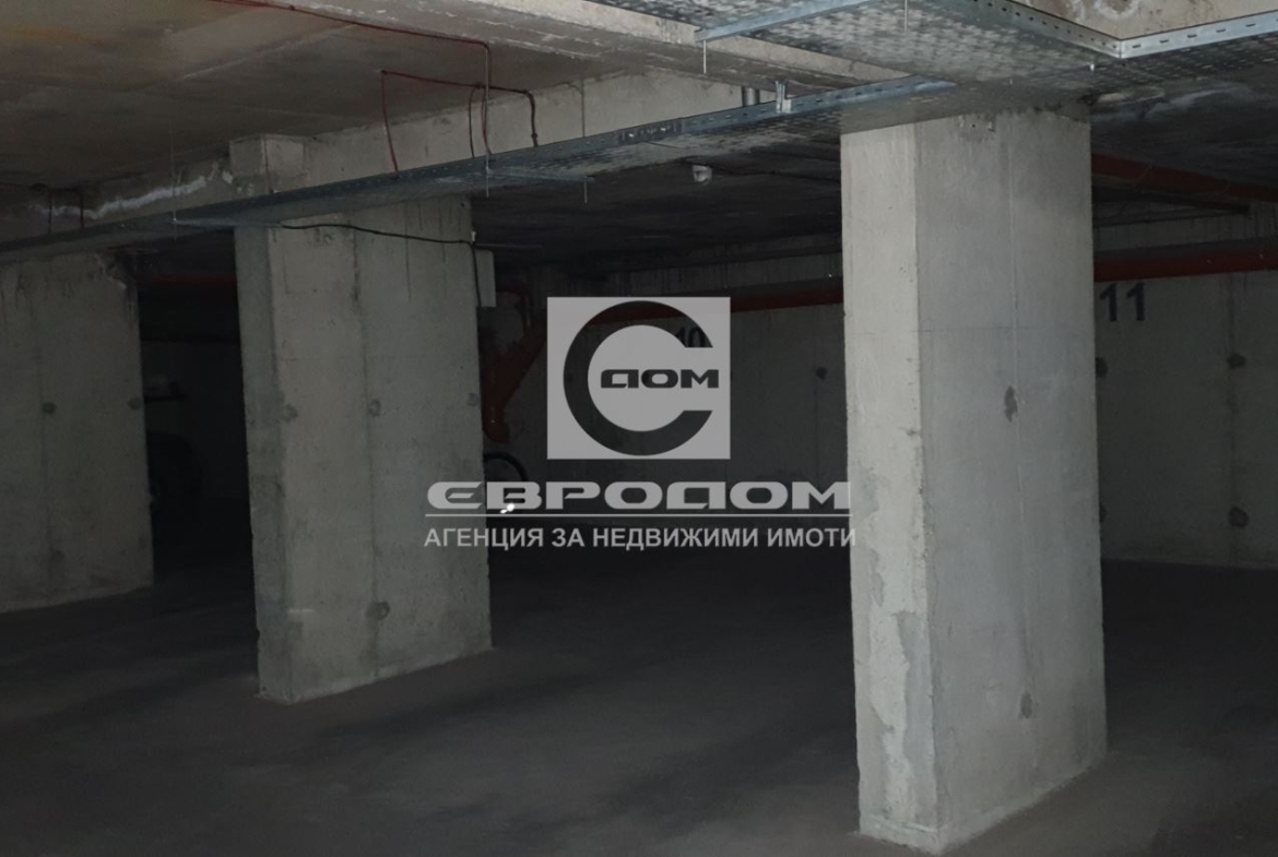 Продавам ПАРКОМЕСТА, разположени в сутерена на жилищна сграда - 0