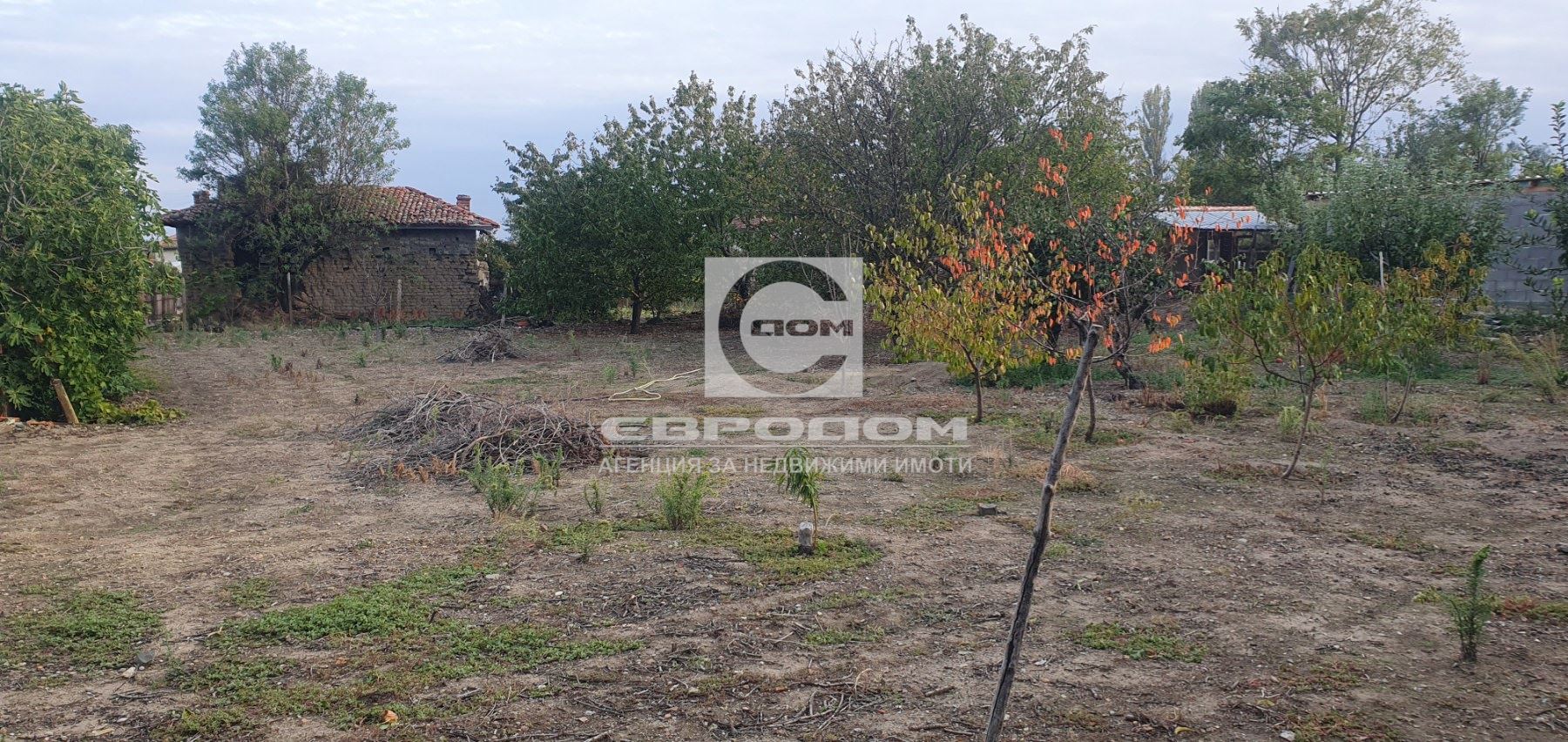 Едноетажна къща с голям двор в село Караново, общ. Нова Загора - 0