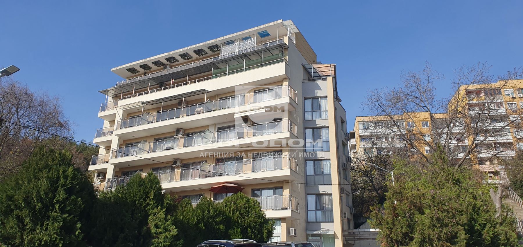 Продавам ПАРКОМЕСТА, разположени в сутерена на жилищна сграда - 0