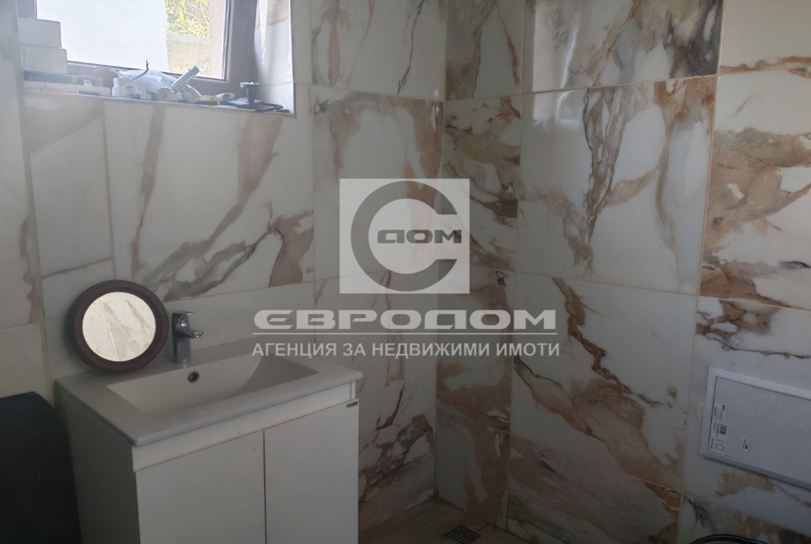 Голяма къща в село Борилово - 0