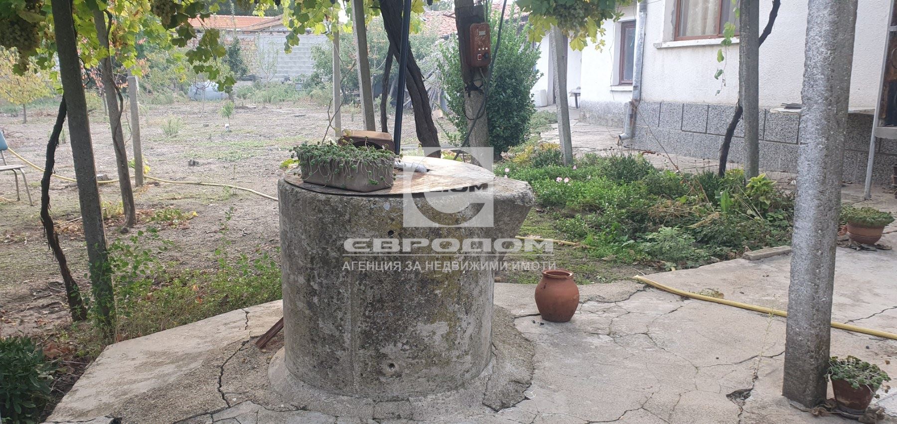 Едноетажна къща с голям двор в село Караново, общ. Нова Загора - 0