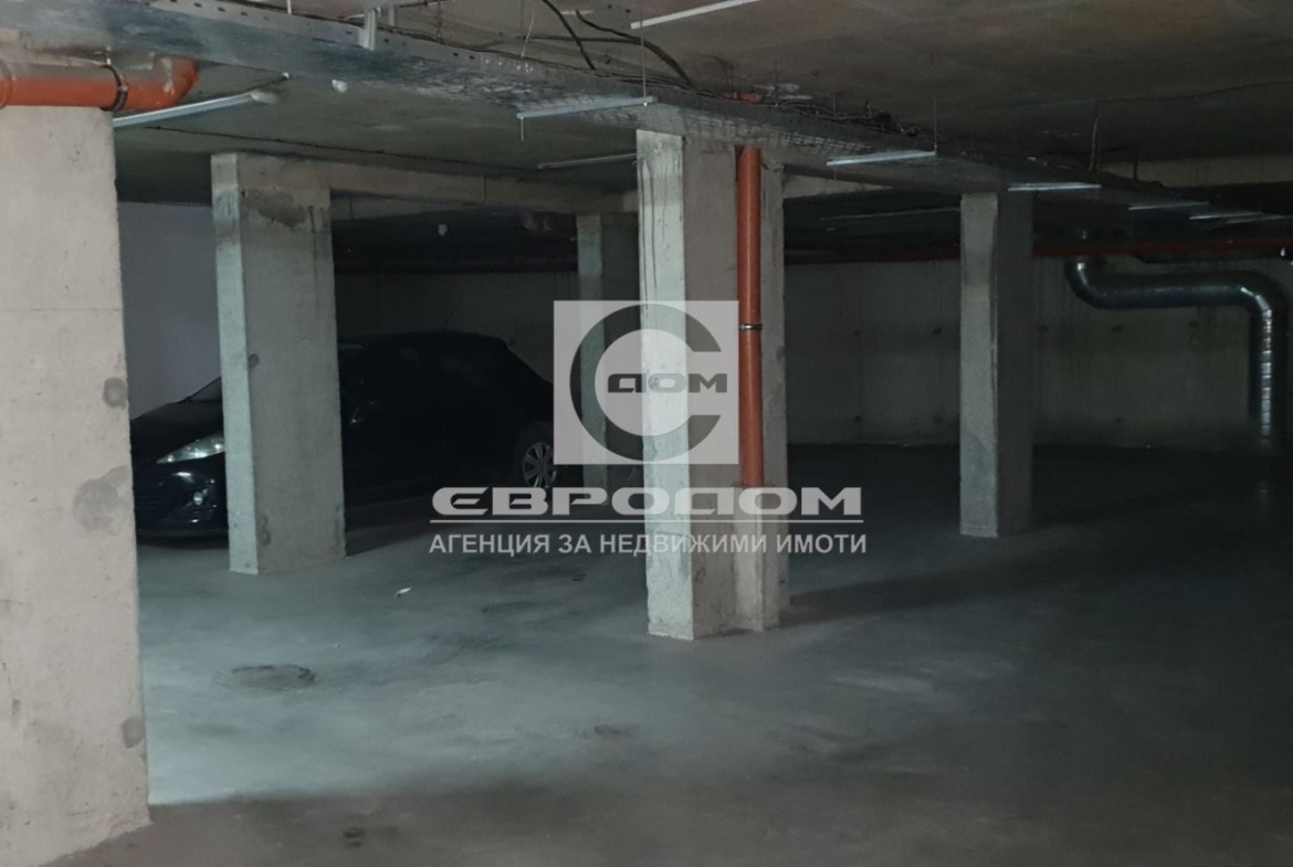 Продавам ПАРКОМЕСТА, разположени в сутерена на жилищна сграда - 0