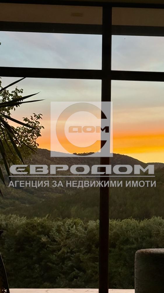 Къща с прекрасна гледка в с. Змейово - 0