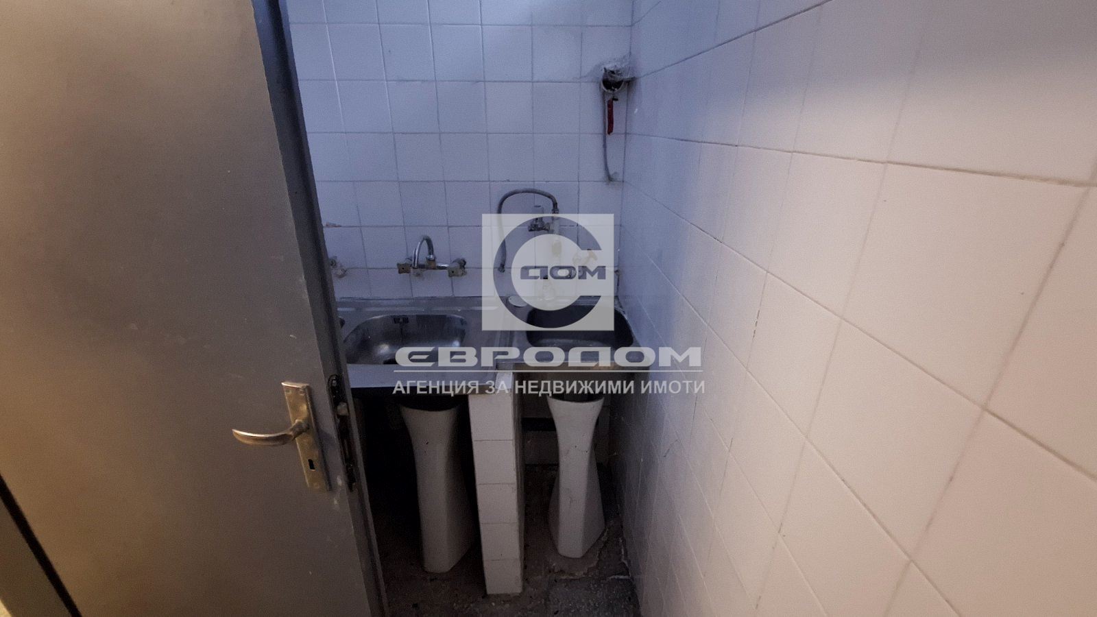 Продавам многофункционален търговски имот с топла кухня и тераса - 0