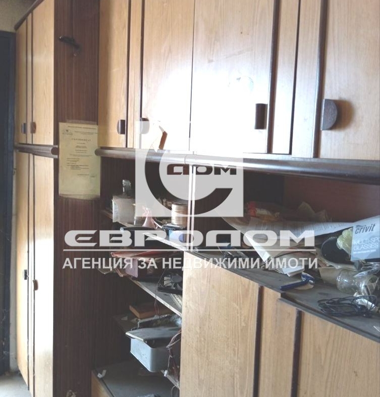 Продавам тристаен в района на математическа гимназия - 0