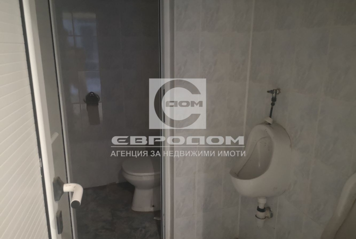 Продавам " Бялата къща " в град Гълъбово - 0
