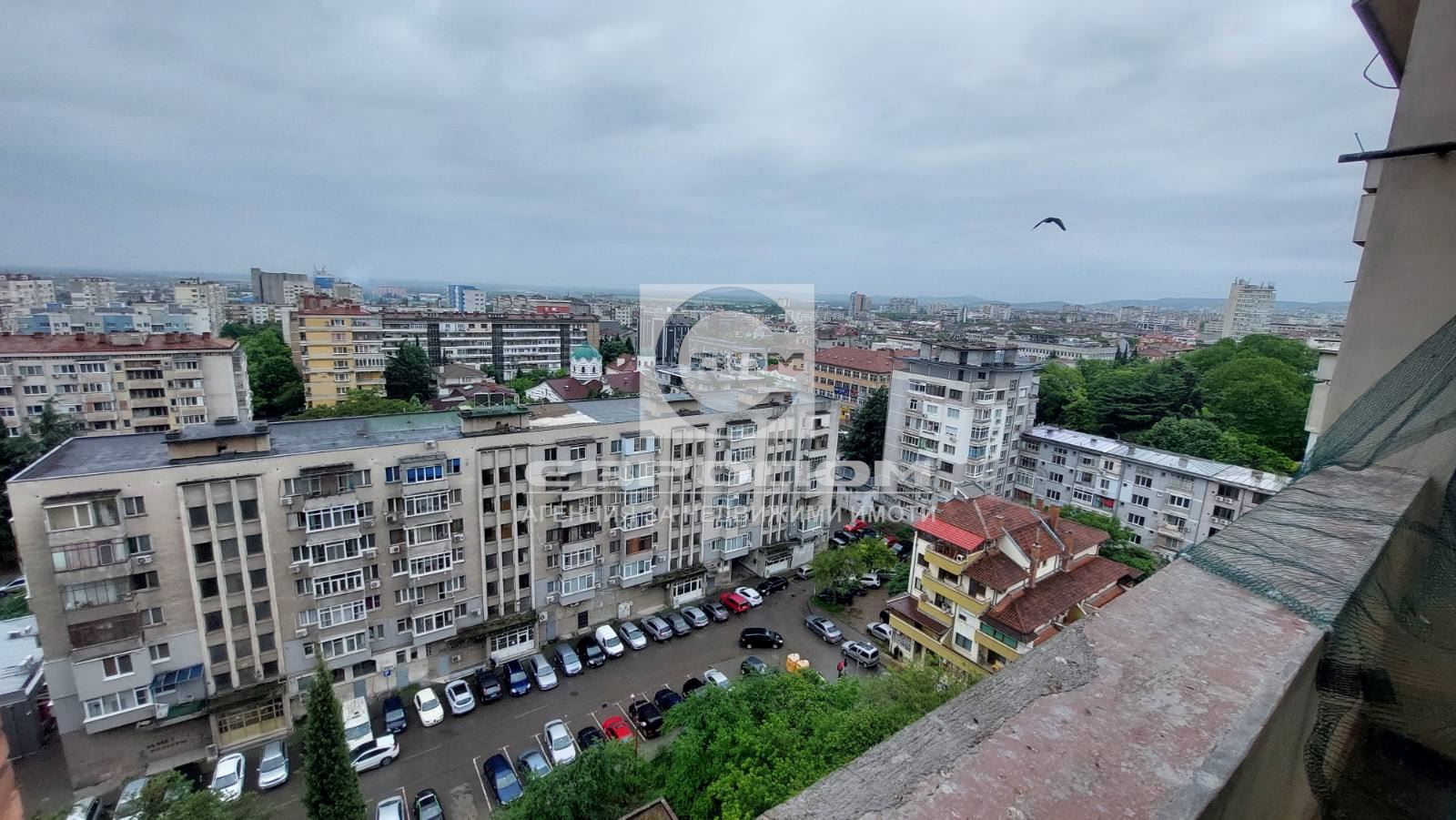 Тристаен монолитен апартамент в района на Търговската гимназия - 0